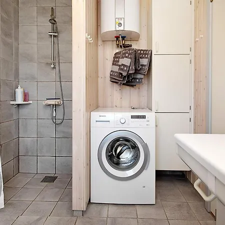 8 Person In Henne האנה סטרנד