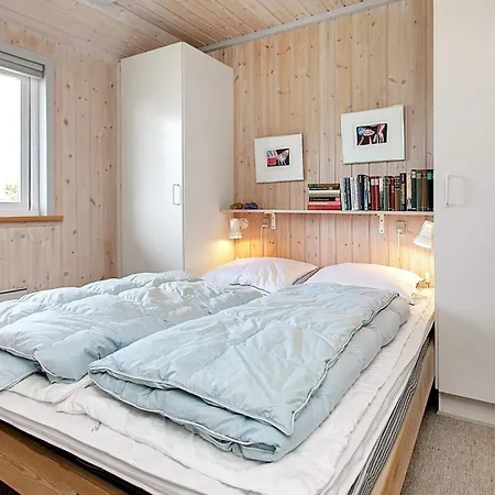 4 Star In Henne Feriehus *