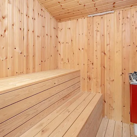 8 Person In Henne בית נופש