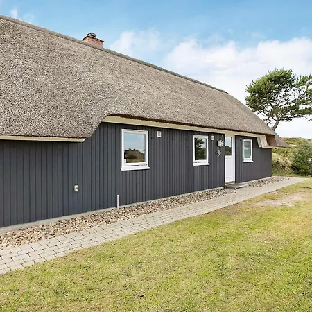 8 Person In Henne Feriehus *