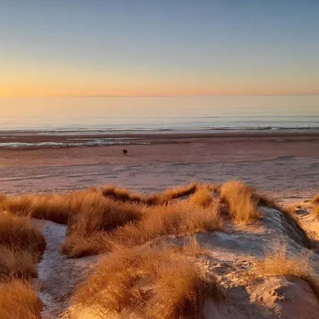 8 Person In Henne * האנה סטרנד